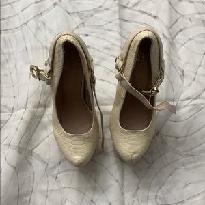 7 1/2 off white/beige platform heels women’s